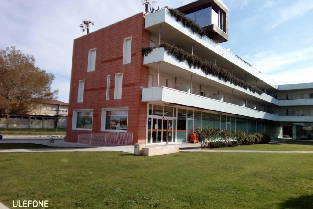 In parco naturale, con accesso diretto alla spiaggia Pisa Esterno foto